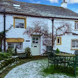 Westside Cottage: Yorkshire Dales Pet-friendly Retreat Holiday home